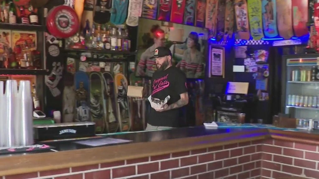 Fort Lauderdale proposes earlier closing times for downtown bars, facing pushback from business owners — CBS Miami, Amsterdam Dining news