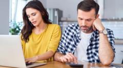 Home sellers cut asking prices on 3,000 properties a day — BBC Business, Amsterdam Real Estate news
