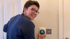 Before you crank up the thermostat, try these tips to keep your house warmer for longer — BBC Business, Amsterdam Business news