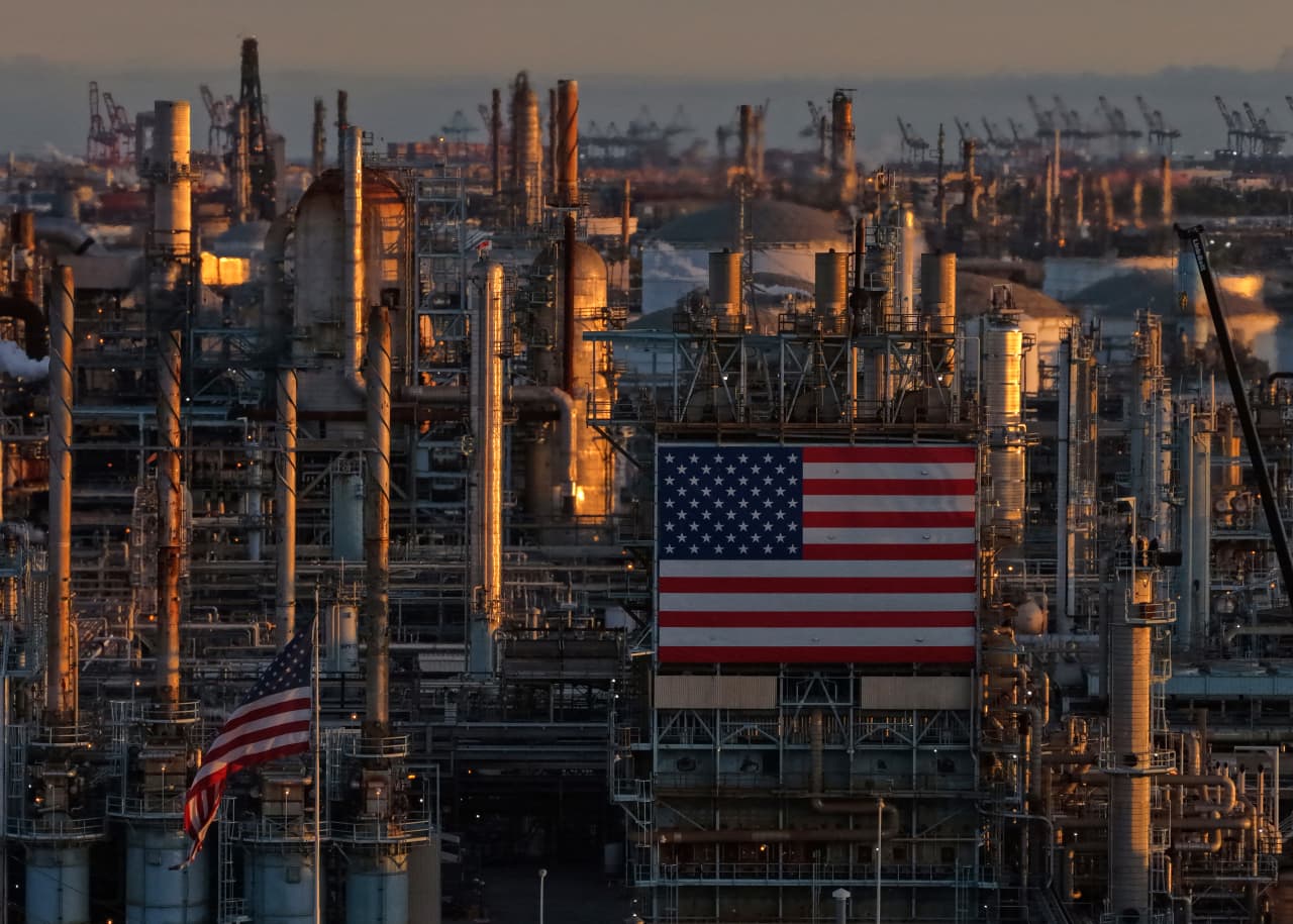 U.S. oil-refinery stocks are up roughly 150% this year. How long could this historic run last? — Amsterdam Sports news
