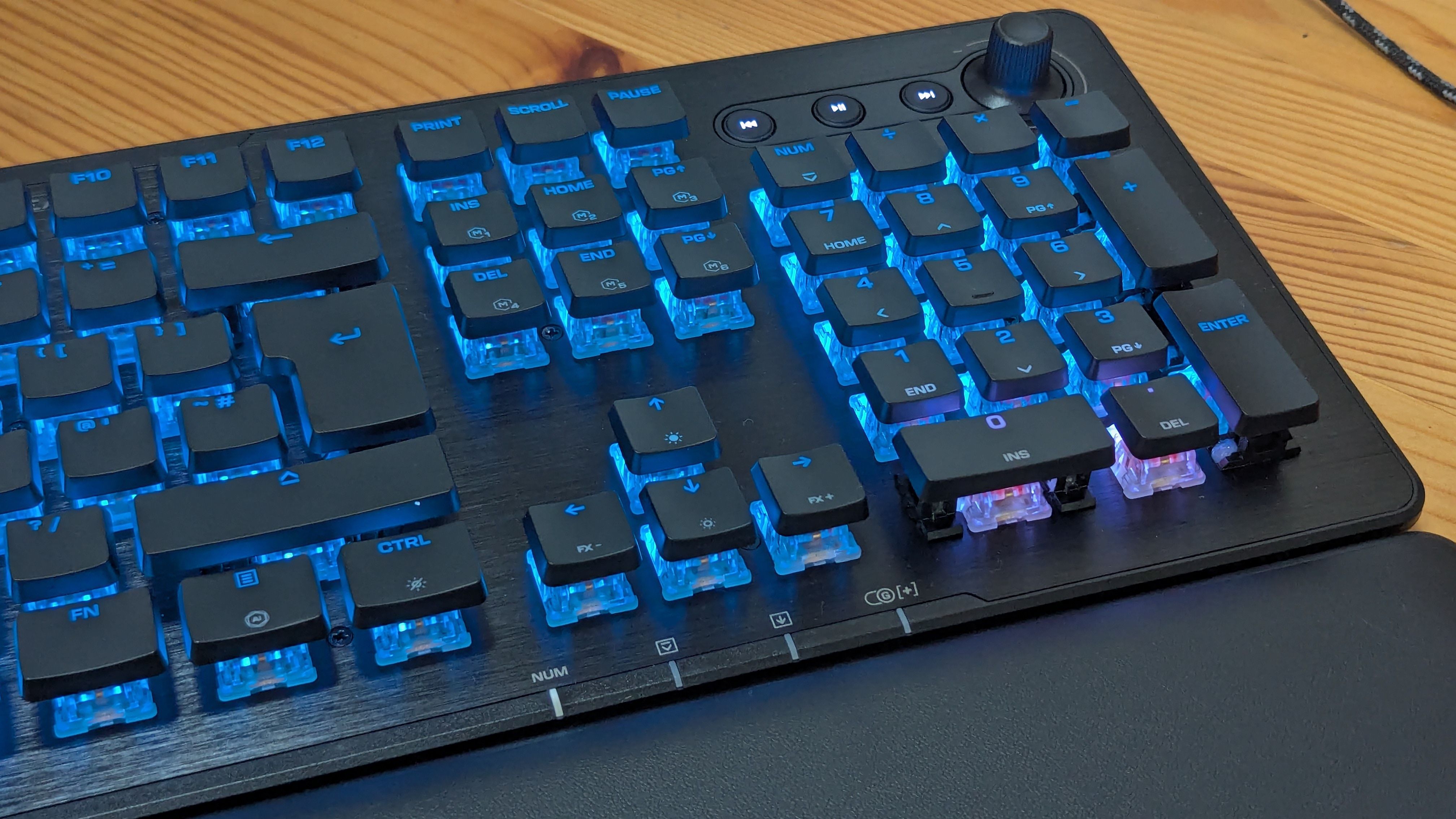 Turtle Beach Vulcan II XP Review: Clicky Compromise — Wired, Amsterdam Technology news